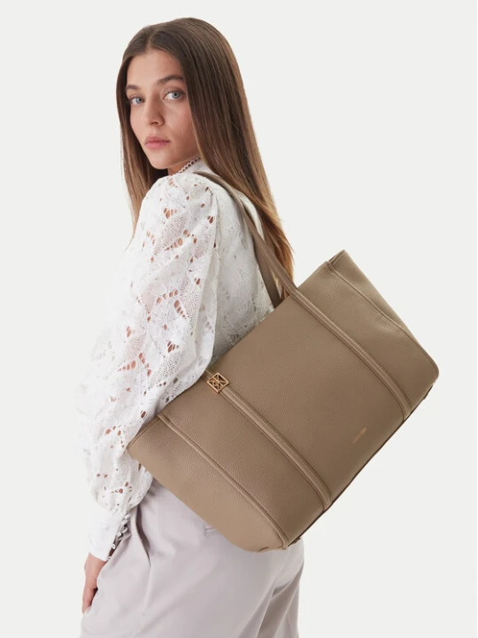 Zdjęcie produktu Calvin Klein Torebka Emblem Hw Pebble Tote LV04F3424G Beżowy