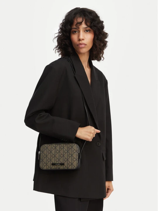 Zdjęcie produktu Calvin Klein Torebka Emblem Trio Pebble Shoulder Bag LV04F3533G Brązowy Khaki