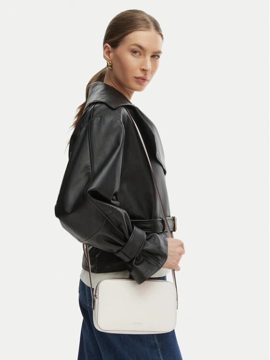 Zdjęcie produktu Calvin Klein Torebka Foil Logo Elongated Camera Bag LV04F3276G Biały