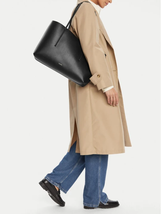 Zdjęcie produktu Calvin Klein Torebka Foil Logo Tote W / Pouch LV04F3274G Czarny