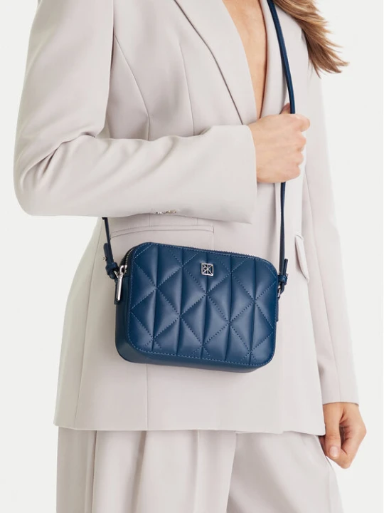 Zdjęcie produktu Calvin Klein Torebka Quilted Double Zip Camera Bag LV04F3328G Niebieski