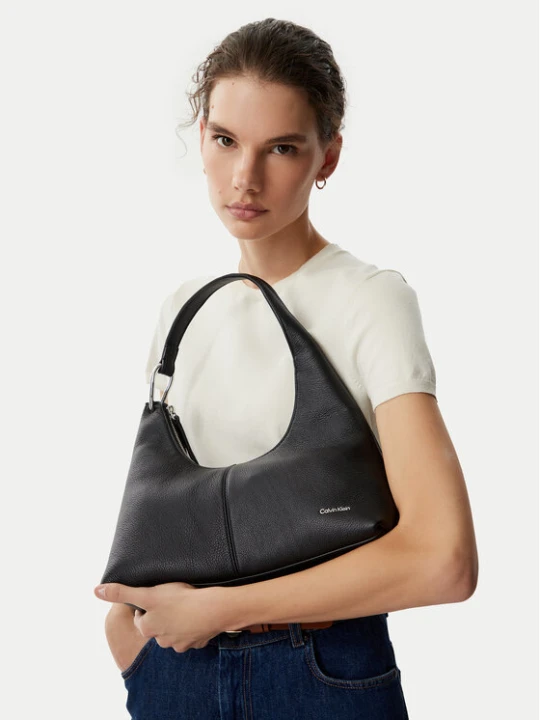 Zdjęcie produktu Calvin Klein Torebka Slouchy Leather Shoulder Bag LV04F3657G Czarny