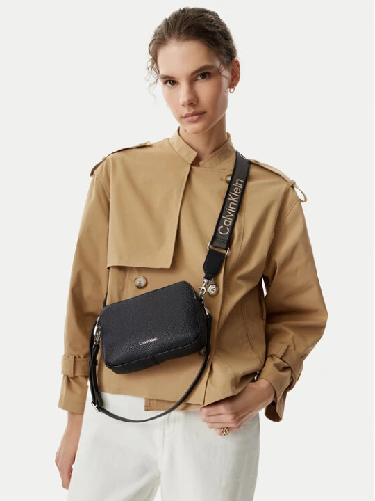 Zdjęcie produktu Calvin Klein Torebka Webbing 2X Strap Camera Bag LV04F3656G Czarny