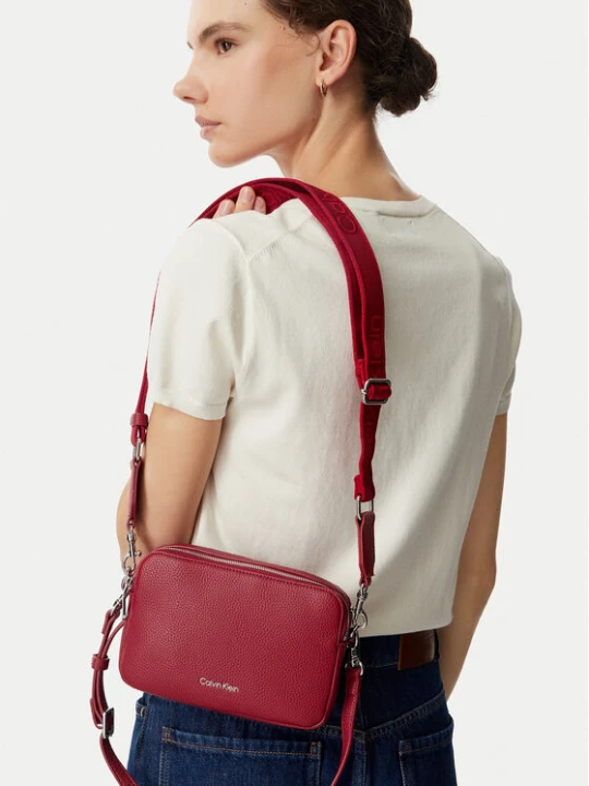 Zdjęcie produktu Calvin Klein Torebka Webbing 2X Strap Camera Bag LV04F3656G Czerwony