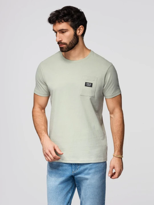 Zdjęcie produktu Casualowy męski t-shirt z naszywką na kieszeni – jasnoszary V2 - Rozmiar: XL Ombre Clothing