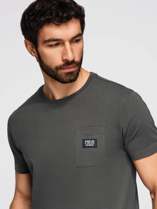 Zdjęcie produktu Casualowy t-shirt męski z naszywką na kieszeni – grafitowy V11 - Rozmiar: XXL Ombre Clothing jasny szary