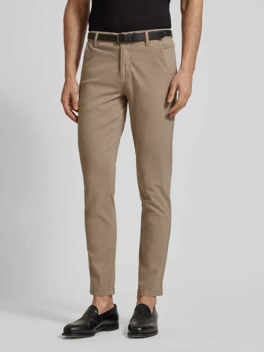 Zdjęcie produktu Chino w kroju regular fit z paskiem lindbergh Piaskowy