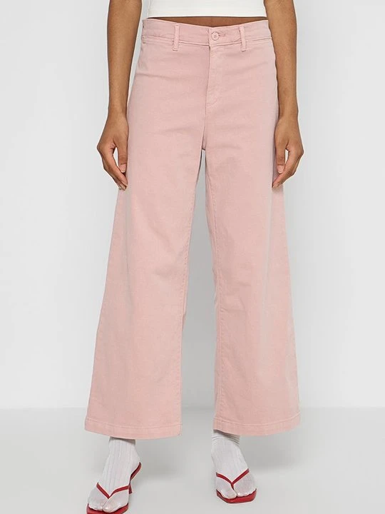 Zdjęcie produktu Chinosy Levi's różowy