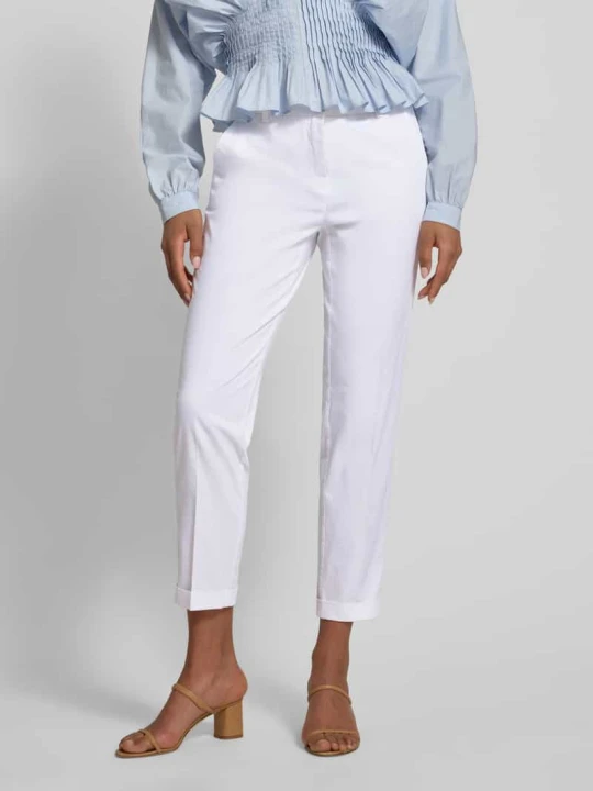 Zdjęcie produktu Chinosy o kroju slim fit z mieszanka bawełny model 'KARINA' CAMBIO Biały