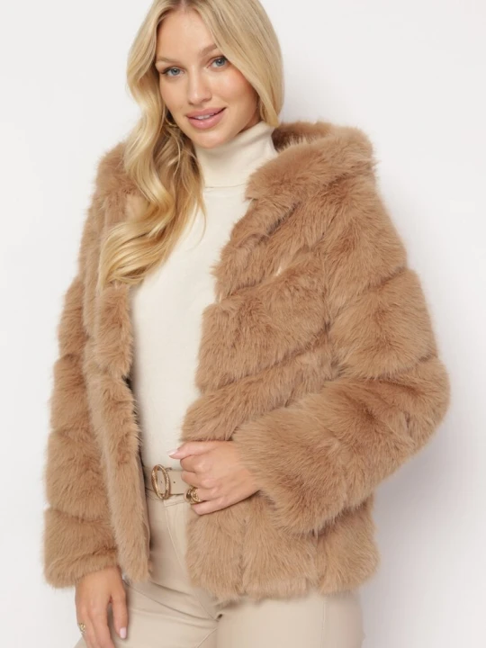 Zdjęcie produktu Ciemnobeżowa Futrzana Kurtka z Kapturem Daviella Wool Fashion Beżowy