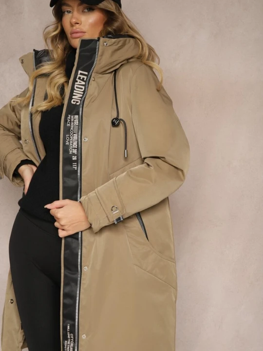 Zdjęcie produktu Ciemnobeżowa Kurtka Parka o Pudełkowym Kroju z Kapturem i Kieszeniami Kaionna Bh Forever Beżowy