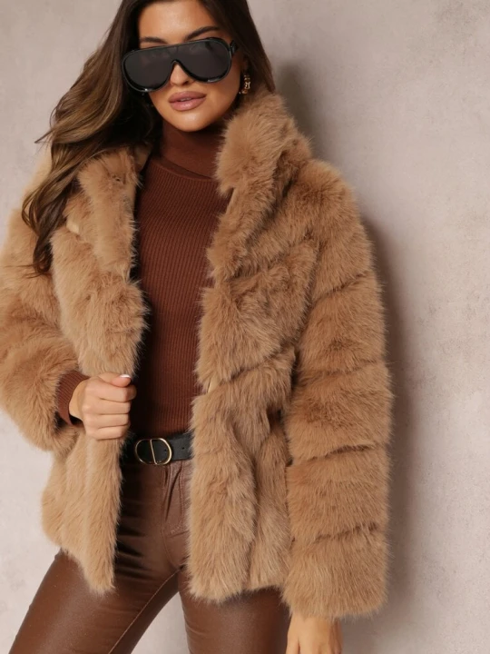 Zdjęcie produktu Ciemnobeżowa Kurtka z Futerkiem i Kapturem Haiattas Wool Fashion Beżowy