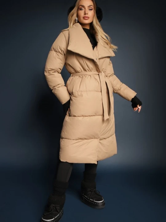 Zdjęcie produktu Ciemnobeżowa Kurtka z Wysokim Kołnierzem Zapinana na Napy z Paskiem Luliriva J.style Beżowy