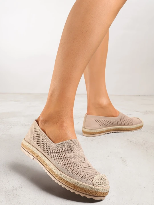 Zdjęcie produktu Ciemnobeżowe Ażurowe Espadryle z Ozdobną Plecionką Thalessia Beżowy