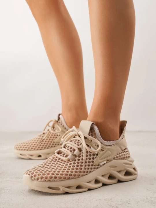 Zdjęcie produktu Ciemnobeżowe Buty Sportowe Sneakersy na Platformie Ozdobionej Tłoczeniem Teliriella Joalice Paris Beżowy