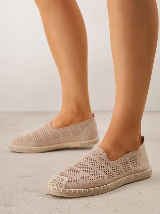 Zdjęcie produktu Ciemnobeżowe Espadryle na Płaskiej Podeszwie z Plecionki i Ozdobnymi Przeszyciami Tarniesa Beżowy