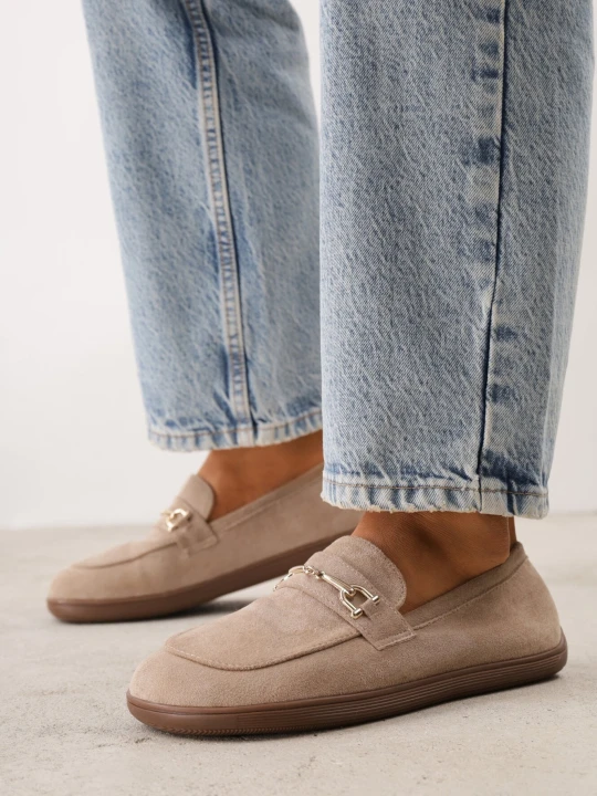 Zdjęcie produktu Ciemnobeżowe Mokasyny w Stylu Barefoot z Ozdobną Klamrą i Miękką Wkładką Saied Ideal Beżowy