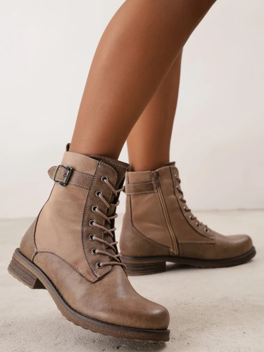 Zdjęcie produktu Ciemnobeżowe Płaskie Botki Workery z Ozdobnym Paskiem Przy Kostce Xerami Orena Paris Beżowy
