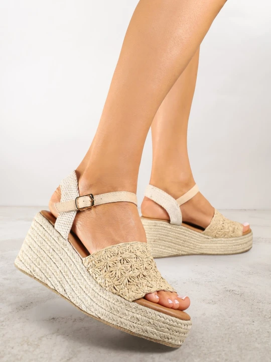 Zdjęcie produktu Ciemnobeżowe Sandały na Koturnie Vices w Stylu Boho Danione Beżowy