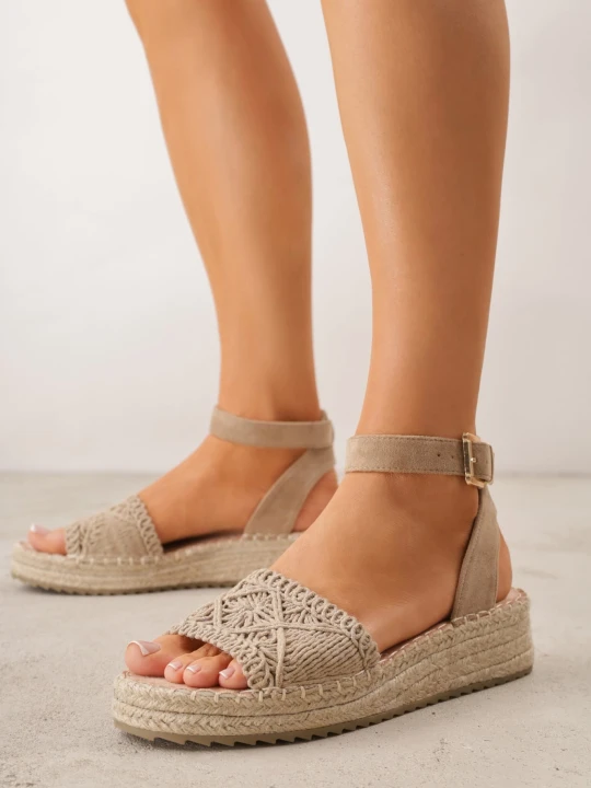 Zdjęcie produktu Ciemnobeżowe Sandały VICES na Koturnie z Plecionką w Stylu Boho Petrallea Beżowy