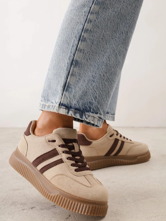 Zdjęcie produktu Ciemnobeżowe Sneakersy na Grubej Podeszwie Typu Tenisówki z Tłoczeniem i Paskami Kakitte Beżowy