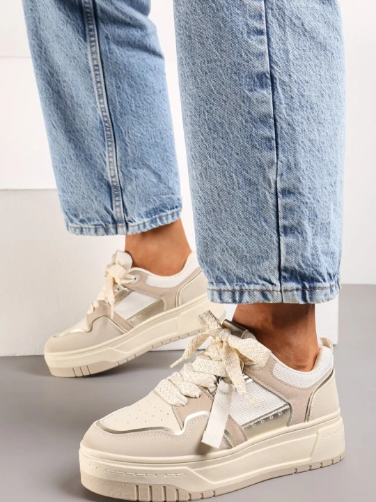 Zdjęcie produktu Ciemnobeżowe Sneakersy na Grubej Podeszwie z Ozdobnymi Sznurówkami i Zawieszką Xalenia Beżowy