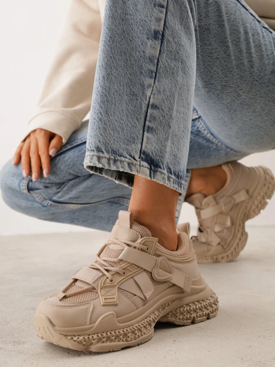 Zdjęcie produktu Ciemnobeżowe Sneakersy na Grubej Podeszwie z Tłoczeniami z Aplikacją w Kształcie Serca Farina Marquiiz Beżowy