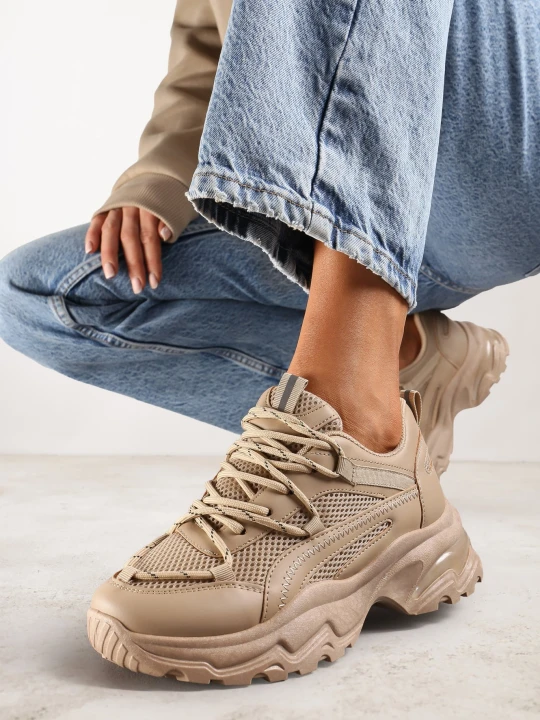 Zdjęcie produktu Ciemnobeżowe Sneakersy na Masywnej Podeszwie z Siateczkowym Wstawkami i Ozdobnymi Sznurówkami Ollavia Vices Beżowy