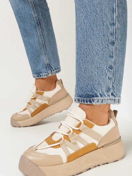 Zdjęcie produktu Ciemnobeżowe Sneakersy na Płaskiej Grubej Podeszwie z Imitacji Zamszu Ozdobione Wstawkami z Ekoskóry Mariatta Beżowy