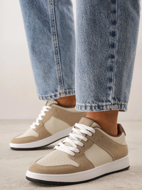 Zdjęcie produktu Ciemnobeżowe Sneakersy Ozdobione Perforacją Isselina Beżowy