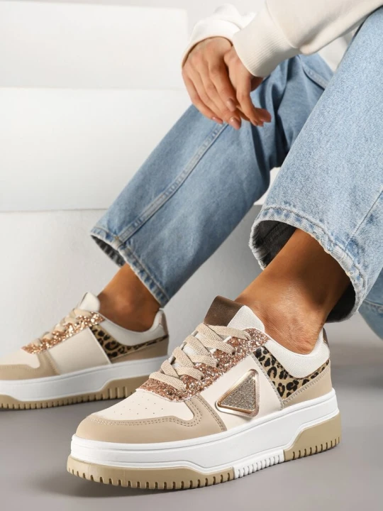 Zdjęcie produktu Ciemnobeżowe Sneakersy z Perforacją Cyrkoniami i Brokatem Tillidara Renda Beżowy