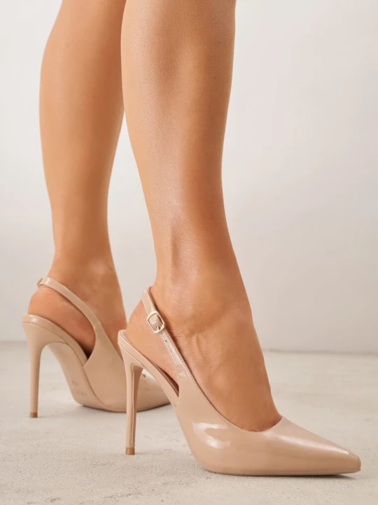 Zdjęcie produktu Ciemnobeżowe Szpilki Slingback VICES z Lakierowanym Połyskiem i Skórzaną Wkładką Marinja Beżowy