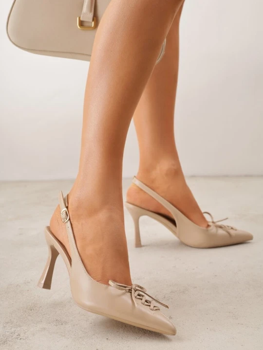 Zdjęcie produktu Ciemnobeżowe Szpilki Slingback VICES Zdobione Gorsetowym Wiązaniem z Kokardą Azimuna Beżowy