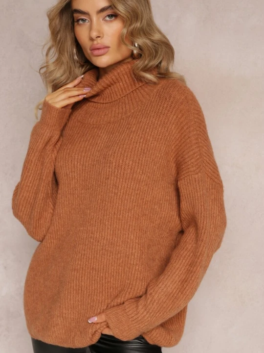 Zdjęcie produktu Ciemnobeżowy Golf Oversize Malia By Swan Brązowy
