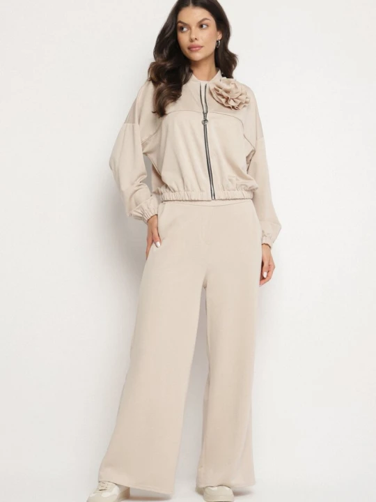 Zdjęcie produktu Ciemnobeżowy Komplet Dresowy z Wiskozą Szerokie Spodnie i Bluza ze Stójką i Broszką Redasena Pretty