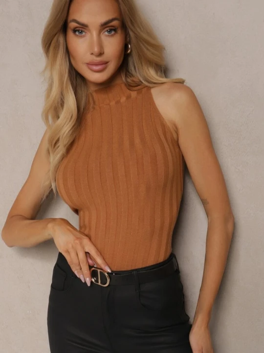 Zdjęcie produktu Ciemnobeżowy Top z Golfem i Wiskozą z Prążkowanego Materiału Lilithea Lefon