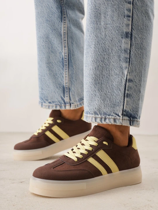 Zdjęcie produktu Ciemnobrązowe Sneakersy na Kauczukowej Grubej Podeszwie z Paskami po Bokach Ninlili Ideal Brązowy