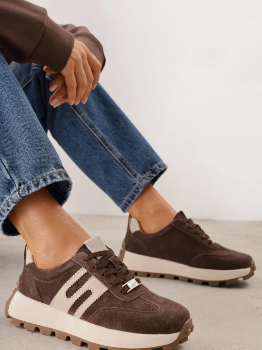 Zdjęcie produktu Ciemnobrązowe Sneakersy z Zamszowej Skóry na Grubej Podeszwie z Bieżnikiem Viassoa Goodin Brązowy