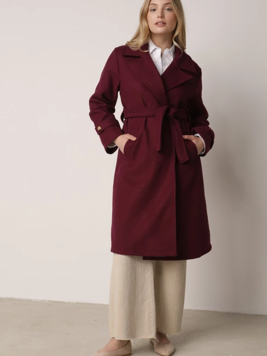 Zdjęcie produktu Bordowy Płaszcz Niezapinany Wiązany Materiałowym Paskiem w Talii z Kieszeniami i Kołnierzem Neeraja New Collection
