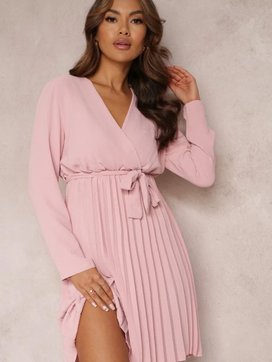 Zdjęcie produktu Ciemnoróżowa Sukienka Plisowana z Materiałowym Paskiem Jaresa New Collection Różowy