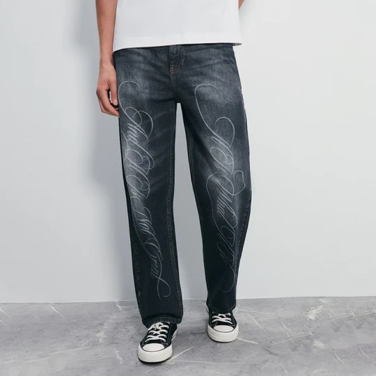 Zdjęcie produktu Ciemnoszare jeansy baggy fit z napisem It is what it is and it is not great House jasnoszary
