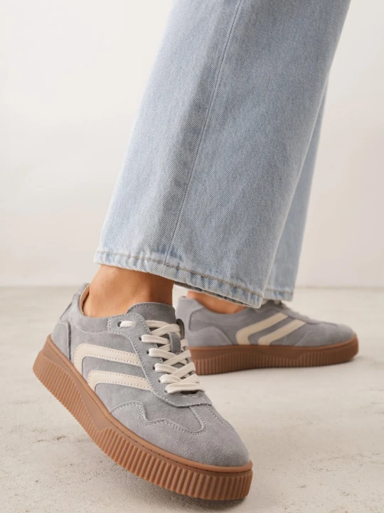 Zdjęcie produktu Ciemnoszare Zamszowe Sneakersy w Stylu Kultowych Tenisówek ze Skórzaną Wkładką Berosele Santorio Szary