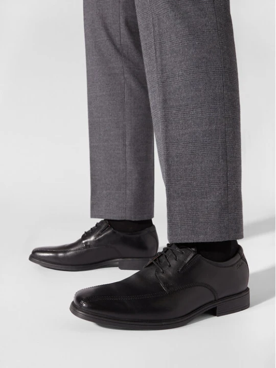 Zdjęcie produktu Clarks Półbuty Tilden Walk 261103107 Czarny