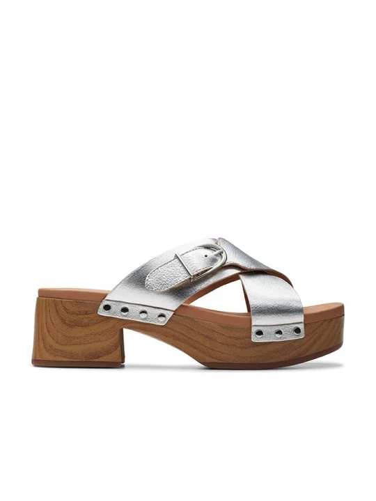 Zdjęcie produktu Clarks Skórzane klapki "Sivanne Walk" w kolorze srebrnym rozmiar: 37, 5
