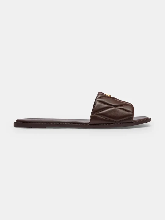 Zdjęcie produktu Coach klapki na płaskim obcasie damskie skórzane Holly Quilted Leather Sandal brązowy