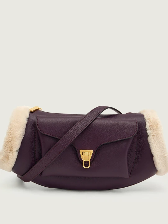 Zdjęcie produktu Coccinelle Skórzana torebka na ramię Coccinelle Beat | shearling fioletowy