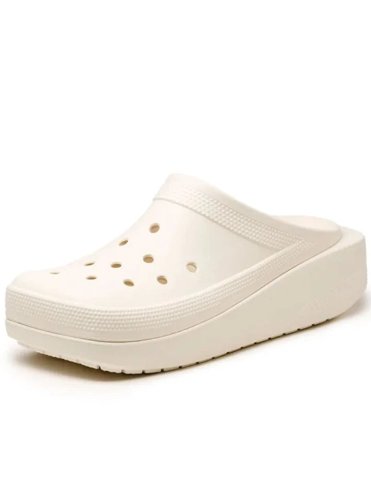 Zdjęcie produktu Crocs Chodaki "Classic Blunt" w kolorze kremowym rozmiar: 43/44