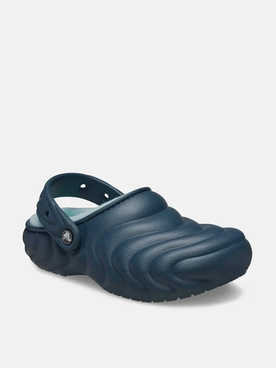 Zdjęcie produktu Crocs Chodaki "Classic Lined Overpuff" w kolorze granatowym rozmiar: 38/39