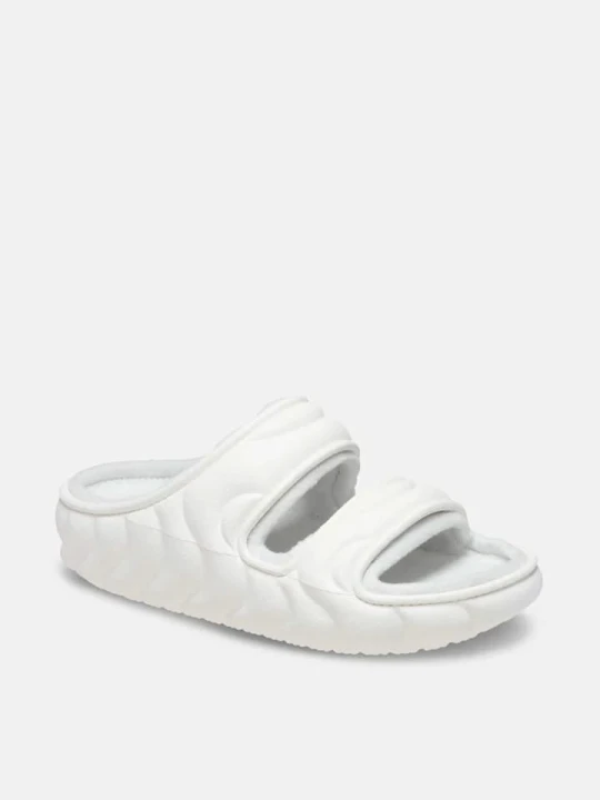 Zdjęcie produktu Crocs Klapki "Classic Cozzzy Overpuff" w kolorze kremowym rozmiar: 41/42