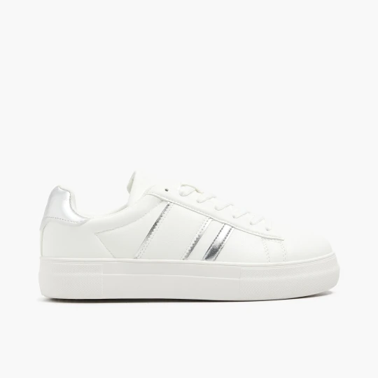 Zdjęcie produktu Cropp - Białe sneakersy ze srebrnymi naszywkami - biały